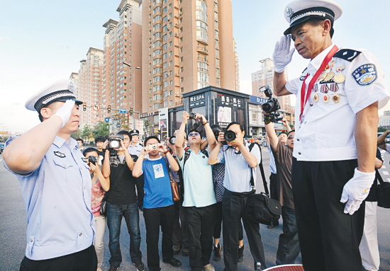 "李栓良岗 正式交接(图)