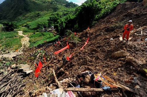 国内新闻 国内天气 中国多地遭暴雨洪水袭击 云南保山山体滑坡 10云南