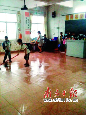 广东多所学校开学乱象:缺教室 缺桌椅 缺老师