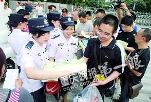 重庆三百社区警务文职人员上岗 全是高学历靓