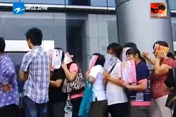 南京数百人为获拆迁补偿排队离婚