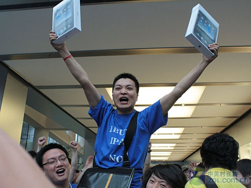 现场报道:iPad发售盛况 购买第一人诞生 