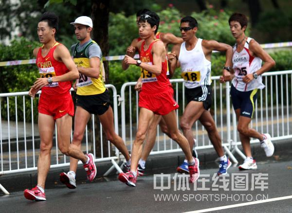 组图:男子十公里竞走赛王镇夺魁 惊艳美女观战