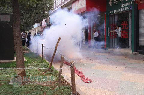 昆明信息港讯 记者黄凯 今天(19日)上午,昆明晋宁警方押解以杨祖昆