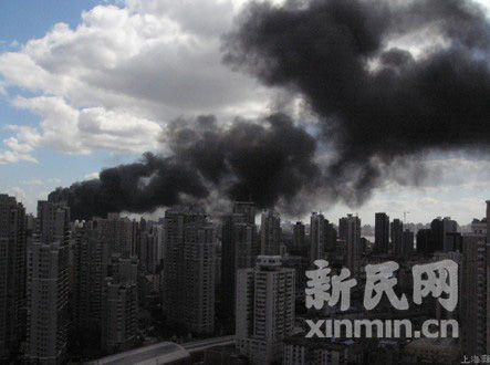 上海卷烟厂一生产线厂房着火 暂无伤亡报告(图