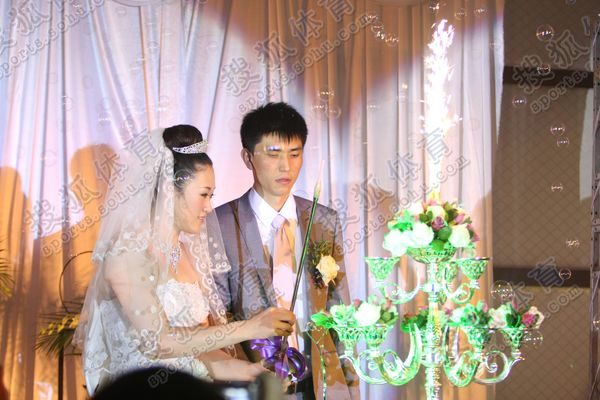 高朋婚纱_婚纱情侣头像