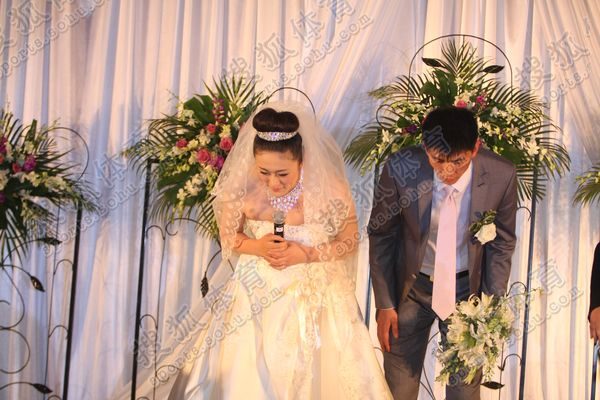 高朋婚纱_婚纱情侣头像