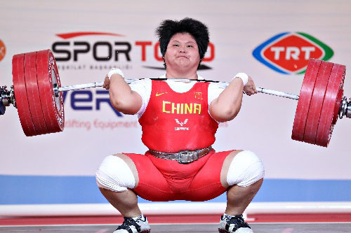 图文:举重世锦赛女子75kg  孟苏平在挺举中