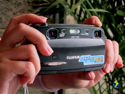 双镜头3D立体背屏相机 富士W3评测首发 