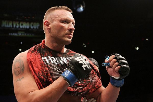 组图:ufc119期八角笼精彩 格斗悍将送出断头台