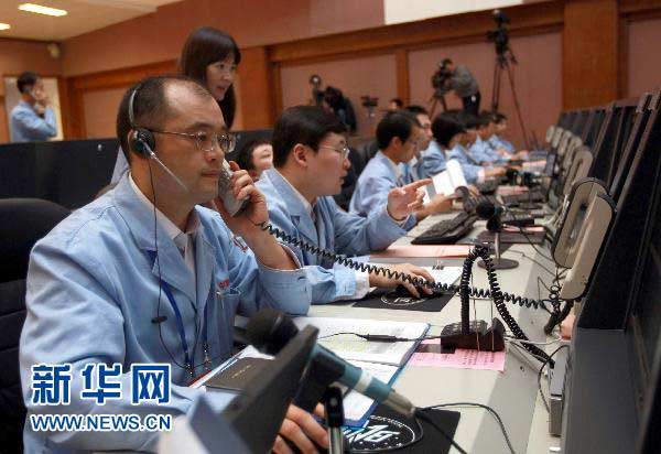 随着嫦娥二号卫星发射时间临近,北京航天飞行控制中心的准备工作一切