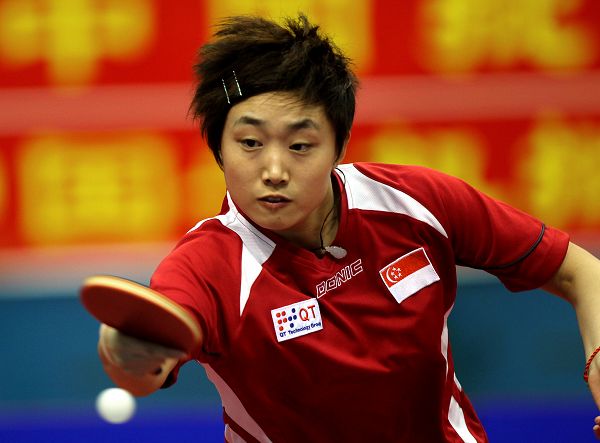 图文:乒乓球世界杯女团夺冠 冯天薇在比赛中