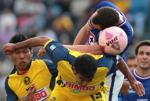 (体育)(2)足球--墨西哥联赛:蓝十字胜美洲滚动频