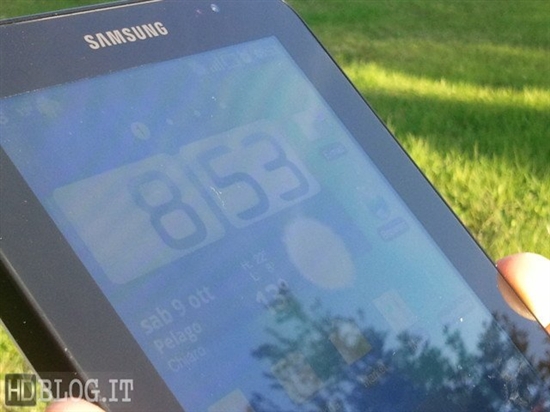 三星Galaxy Tab平板机TFT显示屏户外实测