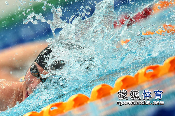 图文:短池游泳世界杯第二日赛况 自由泳比赛中
