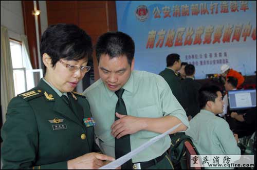 重庆消防副总队长:比武竞赛的成功媒体功不可没(图)