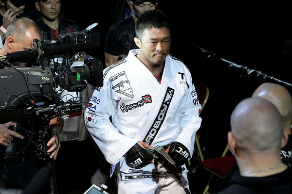 图文:ufc120期精彩图集 日本名将秋山出场