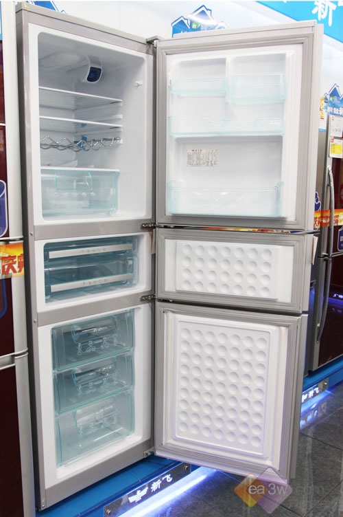 新飞三门冰箱降400 荷花在厨房盛开