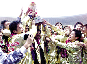 上海足球教父级人物失踪 七年前双雄争冠很神
