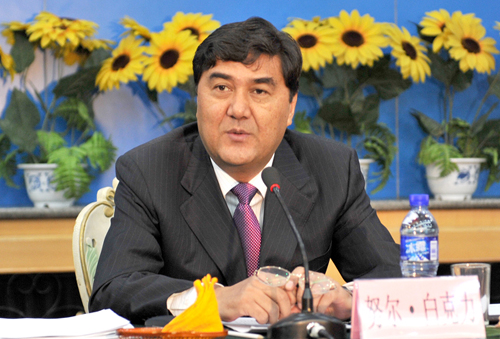 新疆维吾尔自治区主席努尔·白克力