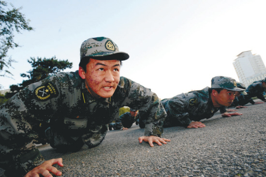 "我们是国防生"(组图)
