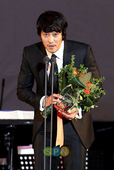 苏志燮在开幕式当晚获得了“文化交流功劳奖”