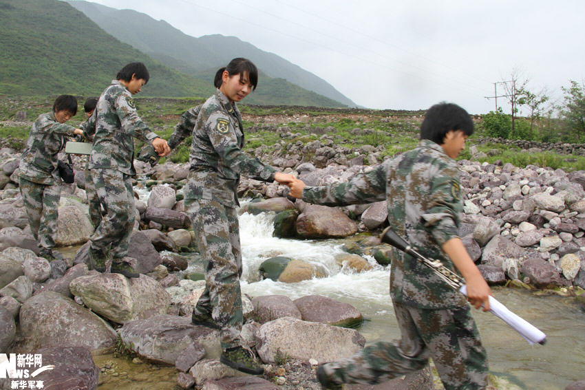 女兵的快乐一天(图)