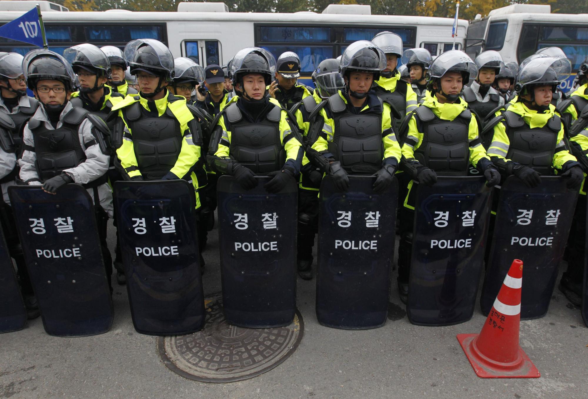 【华尔街日报】上海居民抗议封控：游行、怒砸蔬菜、以艺术作品宣泄 – Telegraph