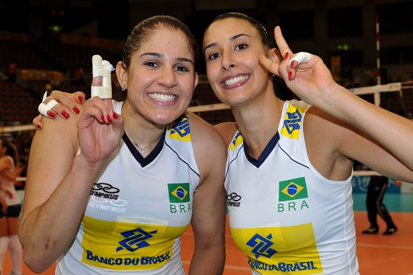 图文:巴西女排3-1美国 纳塔利亚与谢拉