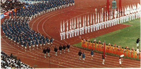 组图:历届亚运会开幕式 中国代表团入场式旗手