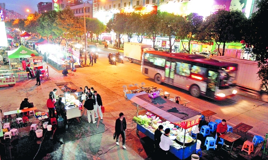 一步步解决兴贤路夜市占道问题(图)