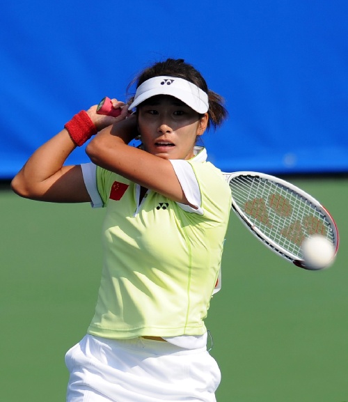 图文:软式网球女团中国无缘决赛 赵蕾回球瞬间