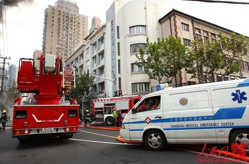 上海28层胶州教师公寓大火已持续两小时(组图)