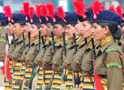 印度国庆阅兵中的靓丽女兵