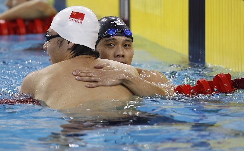 (亚运会)(2)游泳--周嘉威男子50米蝶泳夺冠滚动