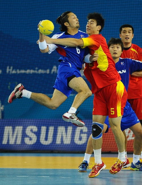 (亚运会)(9)手球--男子小组赛:中国负日本滚动频