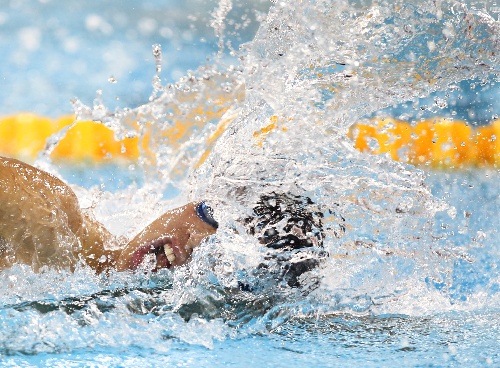 (亚运会)(1)游泳--男子100米自由泳决赛赛况滚