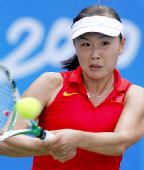 图文：亚运网球女单第二轮彭帅晋级 回球瞬间