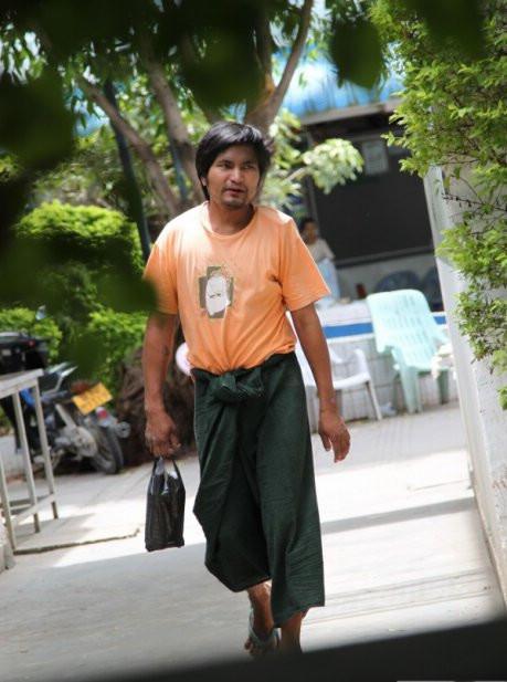 男人上街不穿裤子的国家[组图]; 实拍缅甸街头:男人个个不穿裤子