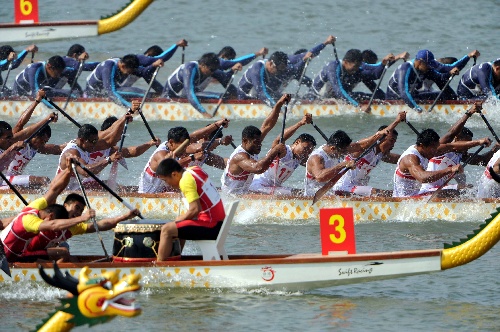 图文:龙舟男子250米竞速印尼夺冠 竞争很激烈