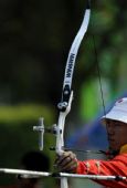 图文：亚运会射箭项目开赛 中国小将刑宇瞄准