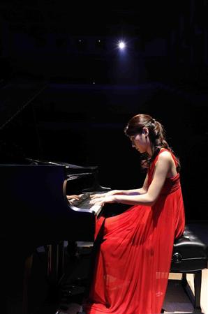 搜狐娱乐讯 被定为今年除夕担任nhk红白歌会红组主持的女演员兼钢琴