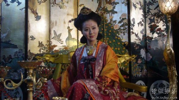 《美人天下》开机 张庭周牧茵争后斗艳