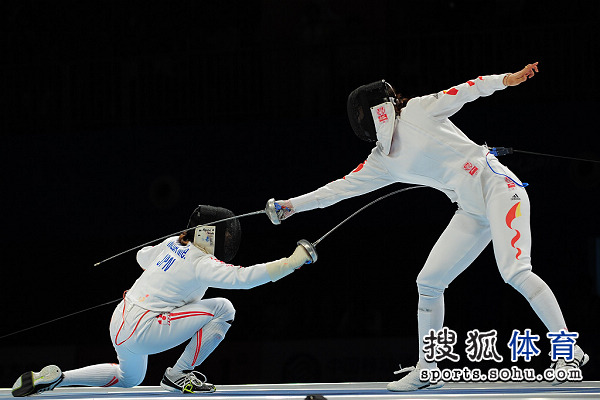 图文：女重团体决赛中国VS日本 日本队进攻得手
