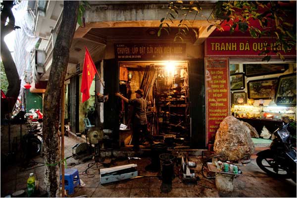 美报:越南首都最后的铁匠 打铁是一种独特语言