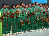 图文：男子板球颁奖仪式举行 孟加拉队聆听国歌