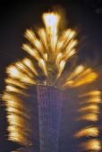 图文：亚运会闭幕式在广州举行 燃放的焰火