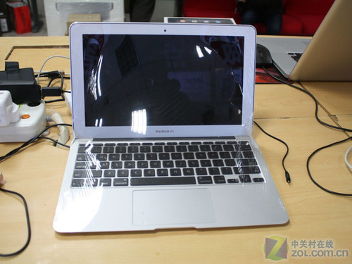 固态硬盘 苹果MacBook Air新款7998元 