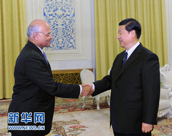 2010年11月30日，国家副主席习近平在北京人民大会堂会见中印边界问题印方特别代表、国家安全顾问梅农。