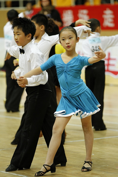 组图:北京首届学生体育舞蹈赛 众高手翩翩起舞